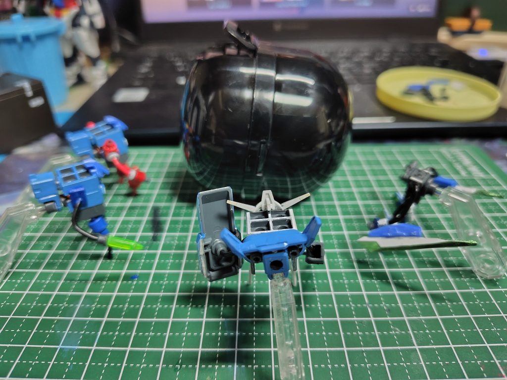 最初はいい感じのカプセルがあったのでAGEビルダーにならないかなーと思ったのです色々試行錯誤した後に足が付きビームも出るようになりました