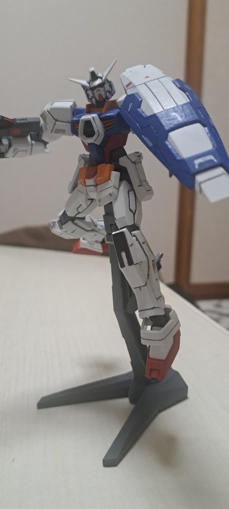 今日も野外撮影しようかと思って外に出たら既に辺りは暗くなってました。今回も簡単仕上げでしたがキットの出来も、スタイルも良いので大満足でした。デカールだって水星の魔女用なのに貼ってみたら、おっいいじゃんいいじゃん自画自賛。ガンダムAGEの他の機体も気になってます。SDも楽しみつつ、こういった機体も出会えたらいいなぁと。今回もご覧頂きありがとうございました。