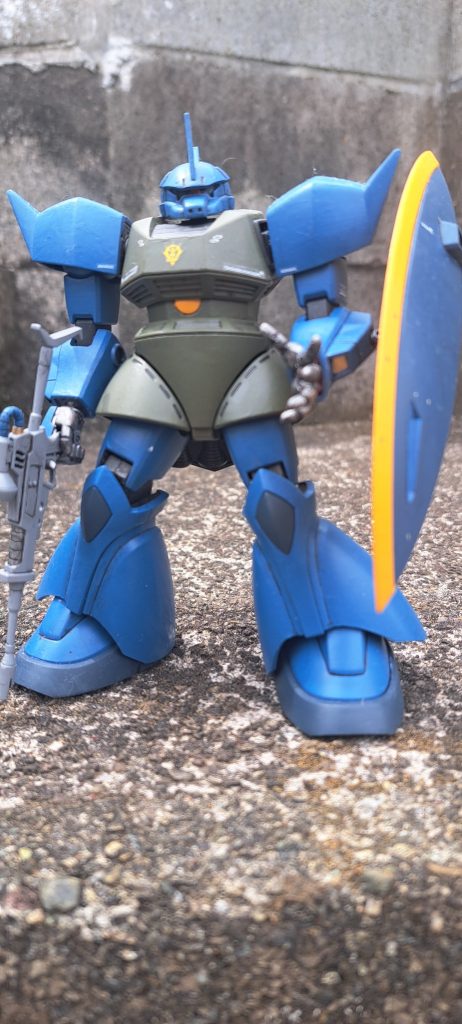 この頃ガンプラ復帰してすぐの頃なのでデカールも超控え目。