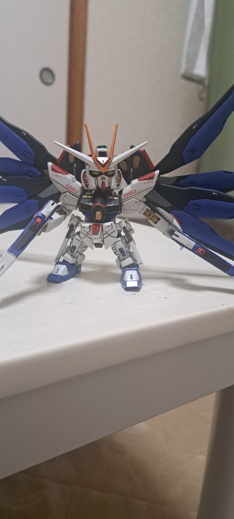 ずいぶん昔に作ってちゃんと塗装もしてあった、1/144が放置してあったので、もしかしたらどうよと思い、やってみると背中はそのまま、はまりました。(^^)