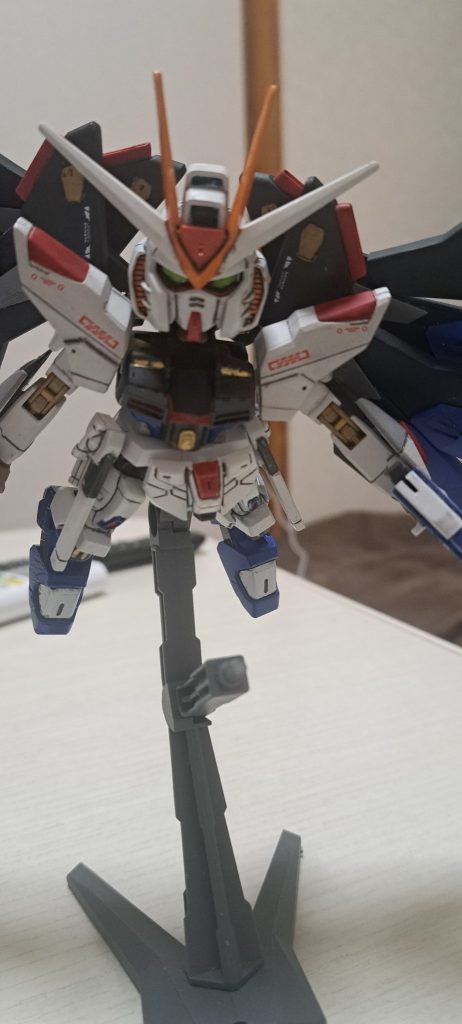 いつものエディオンでこの子を誘惑してきてうちの押入れに1/144が放置してあるの思い出し、引っ張り出してただはめ込んだだけです。
