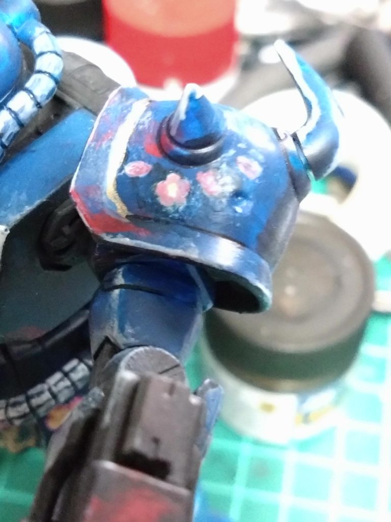 肩と腰にも桜の花びら描いてみてます。