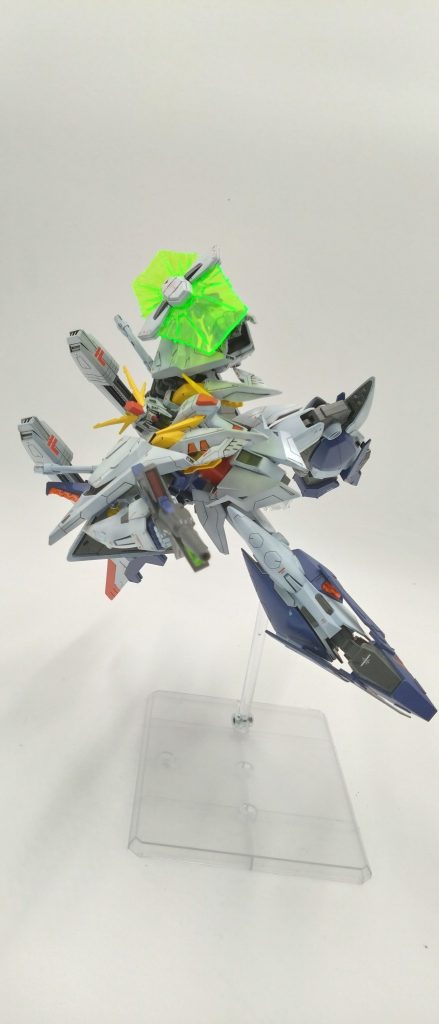 スタッフが開発した試作携帯式ビーム・シールドで基部左右ユニットが展開してビーム発生し戦艦クラスのビーム兵器を無力化することも可能