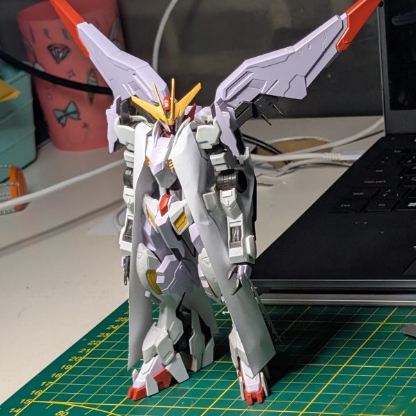 Geminiやモデラー仲間のアイデアを参考に、自作「メカニカル袖なしコート」の設計図ができました！採寸を済ませて型紙（ペーパーモデル）で試作してみましたが、かなり良い感じになりそうです！！完成が楽しみ！（3枚目）