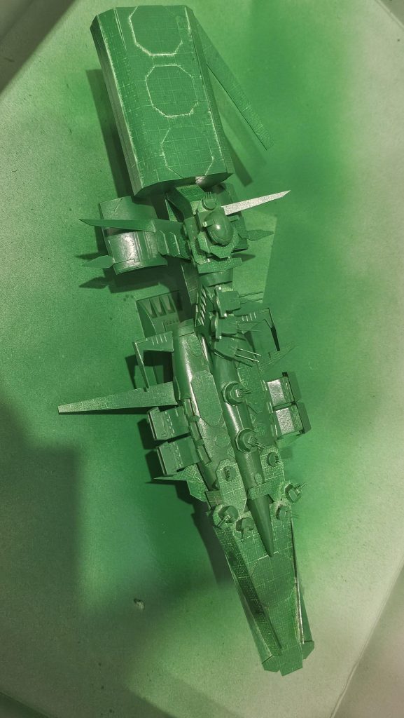 第一塗装。今回は久々にスプレー缶で全体を塗装してます。