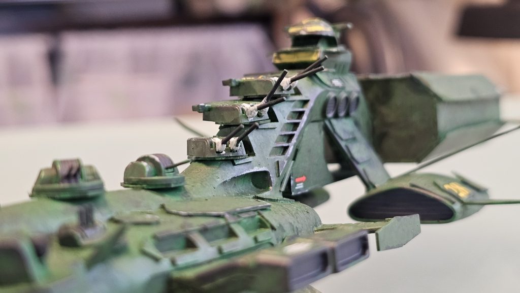 主砲を角度を変えることで襲来したディープストライカーに即応する形としました。