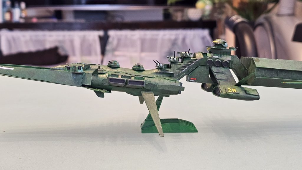 全体はこんな感じ、コンテナはプラ板で製作。ディテールをどうするか迷いかなり放置してました。