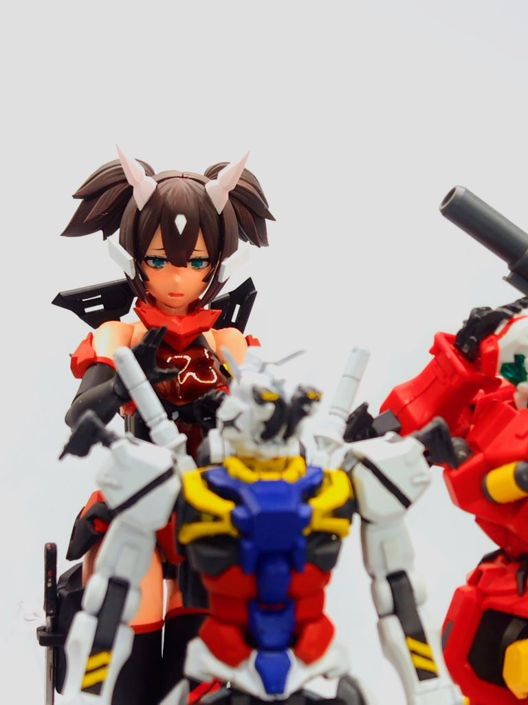白いオジキ「お？どしたん？」グリんッ！ひえ…というわけで記念すべき初投稿は白いガンダムでした！