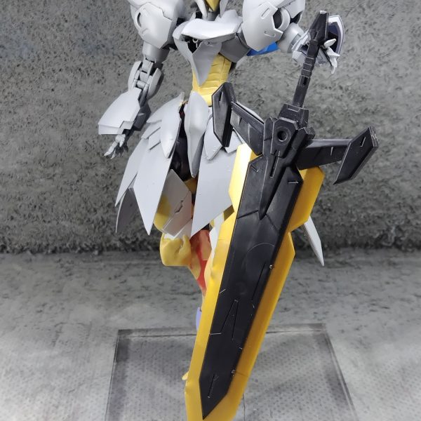 性懲りもなく、オリジナル機体もう一騎つくっちゃってるんだなぁ、これが！実はこの機体スタートしてから4年経ってまして…ちょくちょくやってたのですが、基本パーツ保管庫の肥やしになってました…けど、先週からF.S.Sにドハマりしまして、その影響を過分に受けて製作再開しました😅ちなみに最後の写真は手を付ける前の頃の姿です。（5枚目）