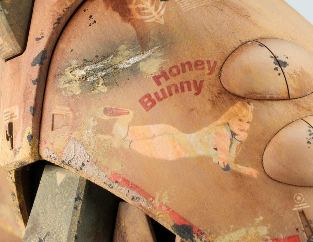 ジオン系の機体にはノーズアートレディが良く似合います。