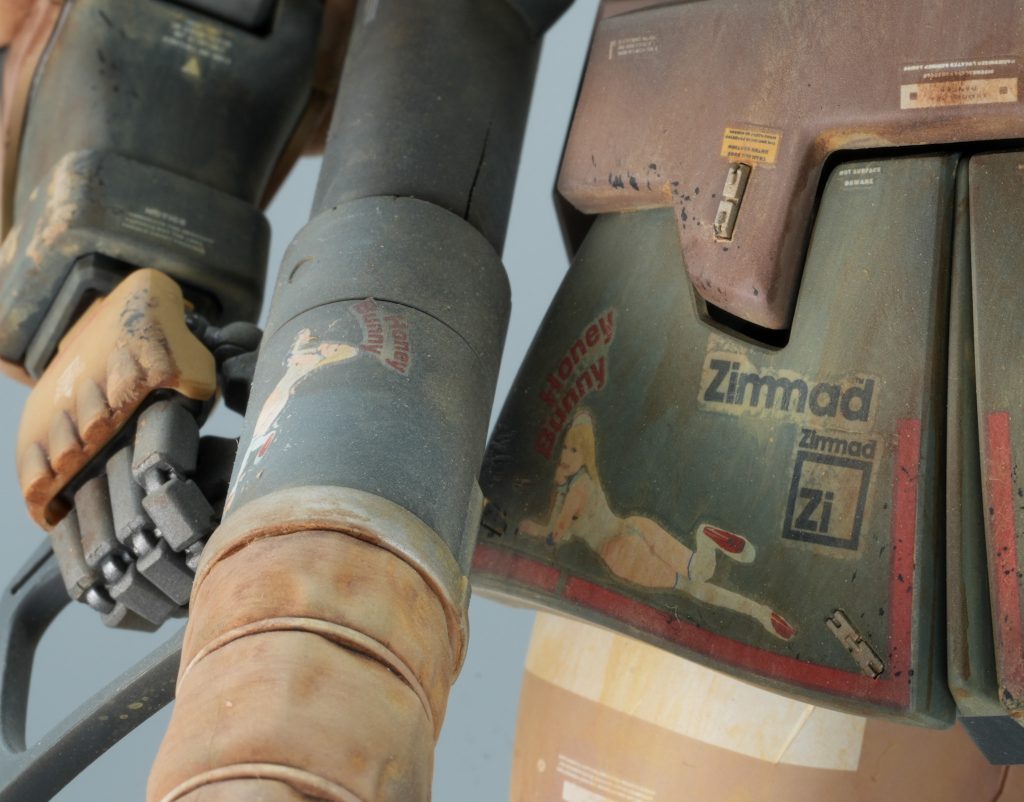 ここにもいます。ノーズアートレディのデカールが入手出来ないので再販してくれないでしょうか。