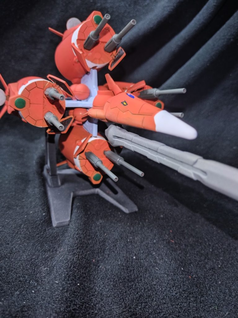 ガンバレル装着状態からのフルバースト砲身部分は、銃口が空いてなかったのでピンバイスで、穴あけしてます。