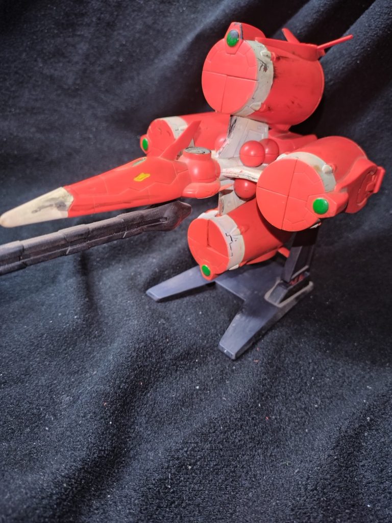 大昔に作成した機体。おそらく小学生高学年〜中学生ぐらいに作ったので、めっちゃ汚れているし、雑すぎ〜。