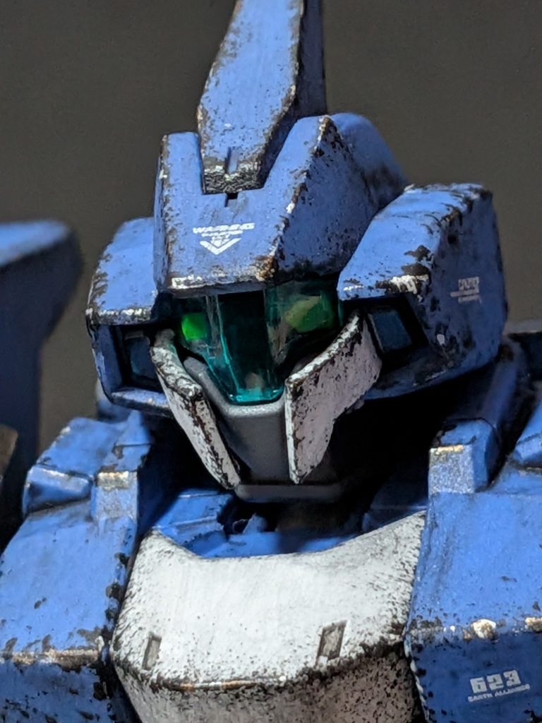 バイザー内部の目は本来ブラックですがアデルとかだとイエロー系？だったようなのでちょっと変更してみました。