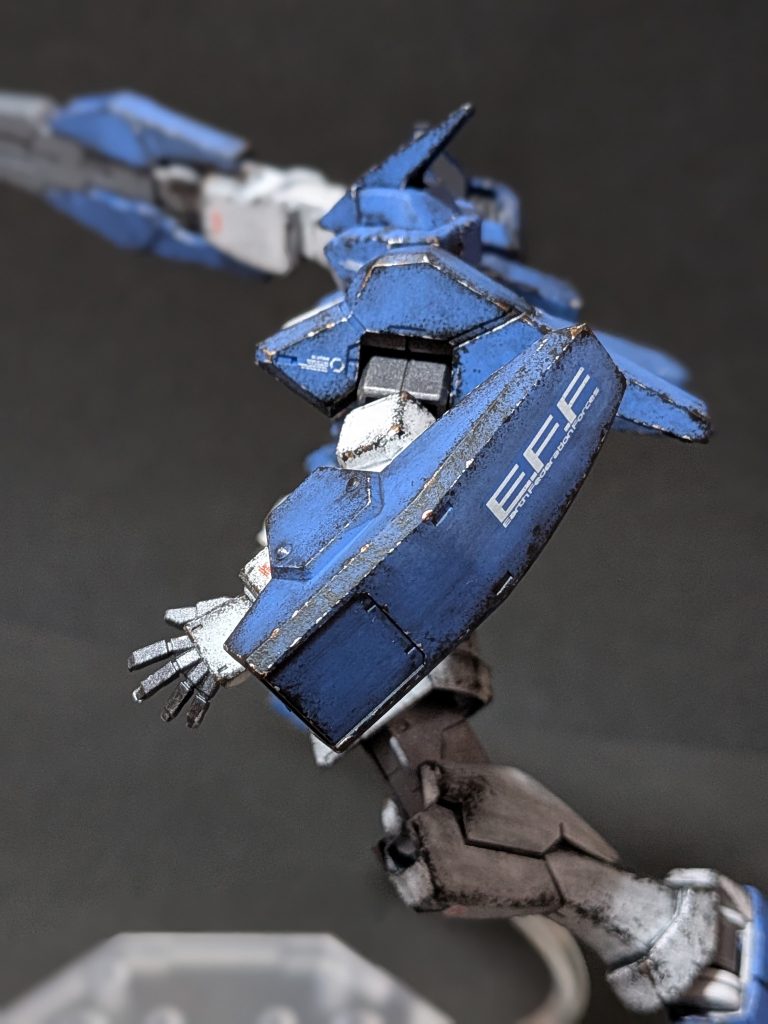 シールドは本来逆向きですが私の確認不足でデカールの向きを貼り間違え気づくのが遅れた;