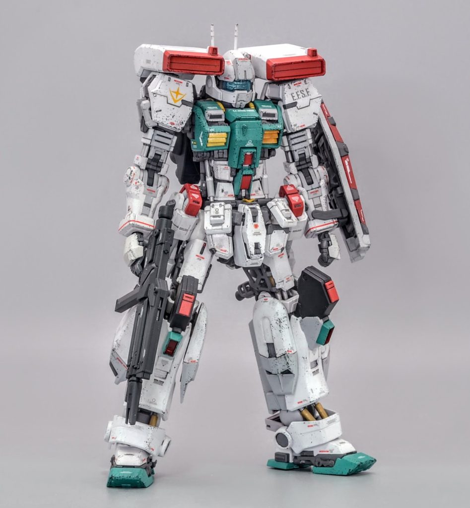 ビームライフルはジェガンタイプ、シールドは取り回しの良いスモールシールド装備です