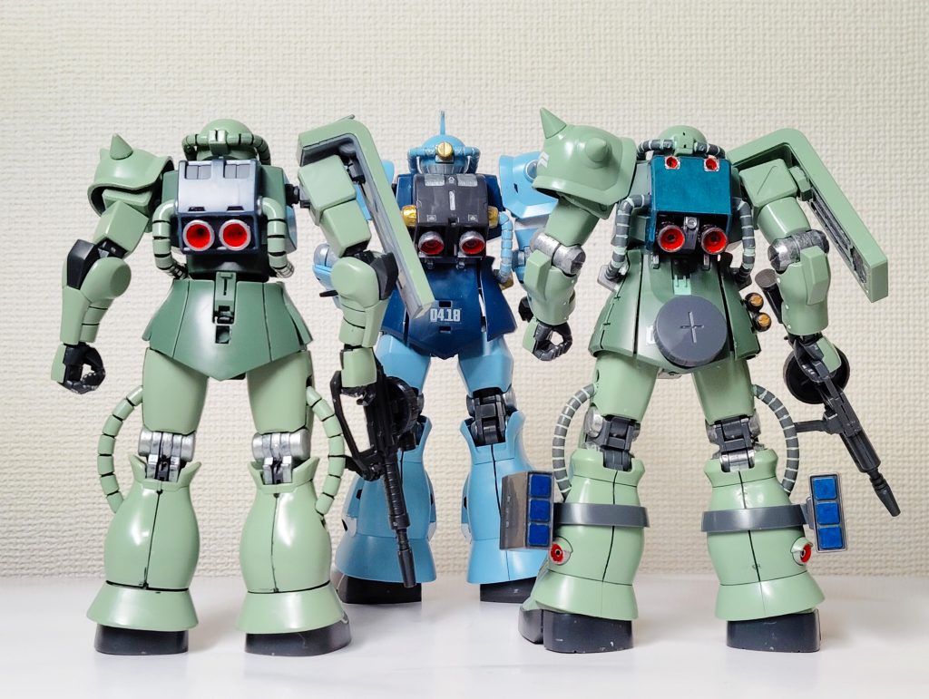 下膨れのふくらはぎとベルボトムの裾はザク系の証。ジーンズのパンタロンに厚底サンダルの様な・・・・ふと、昭和が頭をよぎった。