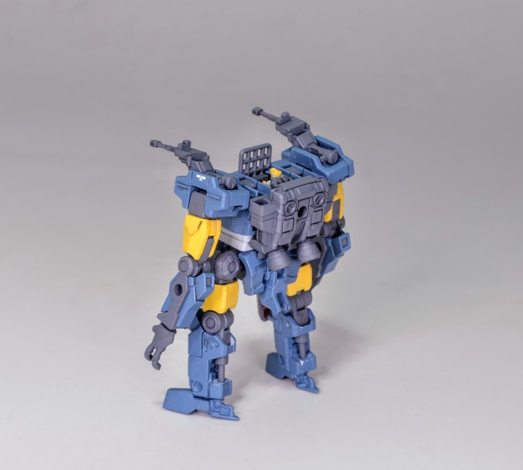 コクピットには防護柵型の装甲板を装備しています