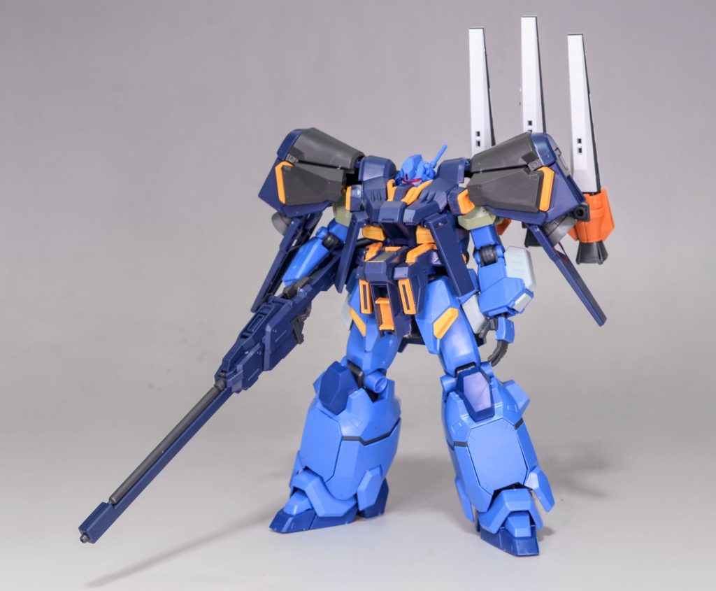 背面が物足りないのでオプションパーツセットのファンネルとガンバレルストライカーを加工してシェルフ・ノズルを作りました