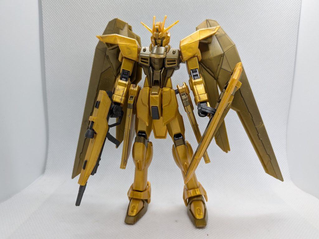 もう１体HGのフリーダム(ゴールド)セブンイレブン限定ですがビームサーベルのグリップのみ欠損しています…。グリップも通常版は見付かるのですがゴールドの方は中々見付からず…。ストフリもそうですがこの両腰にマウントするグリップは紛失しやすいんですよね…。まぁ塗っちゃえば良いんじゃないかと思いますがもう少し粘ってみます…。再生品の中ではコレが1番完成に近いかも…です。(現時点で)