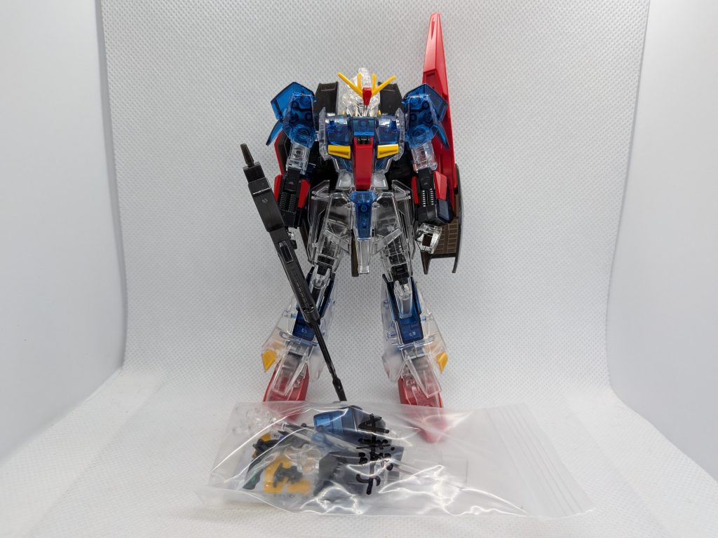 こちらはジャンク品をレストアベースにして再生中のHGのZガンダム(劇場版)です。変形パーツなどは揃っているのでハイパーメガランチャーのみ欠損しています。通常版のハイパーメガランチャーは時々見掛けるのですがクリア版はあまり見ません…。クリアカラーは個人的にコレクション対象外だったのですが通常版とはまた違った良さが有るかも知れません。