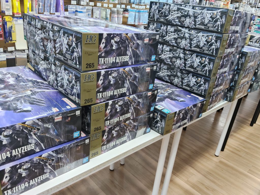 作品名：めちゃめちゃ余ってたけど大丈夫？<p>今、並びもせず、別用でヤマダ来たら なんかいっぱい 抽選とか 要らなかったんじゃ？ やっぱ高いヨネ</p>
