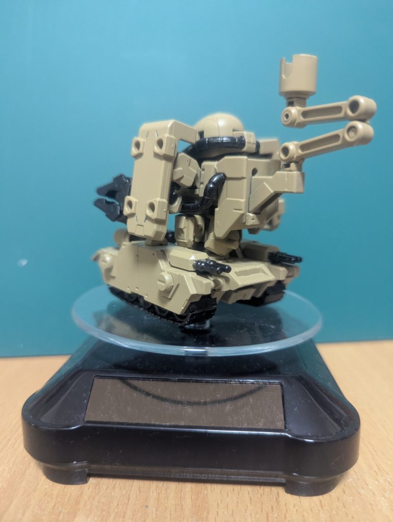 タンク部分とマニュピレーターは30MMから。排気管？は何かのジャンクから。残りはビルドパーツからもってきました。