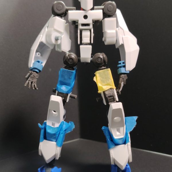 改造の大変な胴体を飛ばして腕周りの改造。上腕をプラ角材で作るためにカット治具をYouTubeを参考に作成しました。次はバックパックをやりたいけど、胴体と同時進行になるからまた投稿期間開くかも。（2枚目）