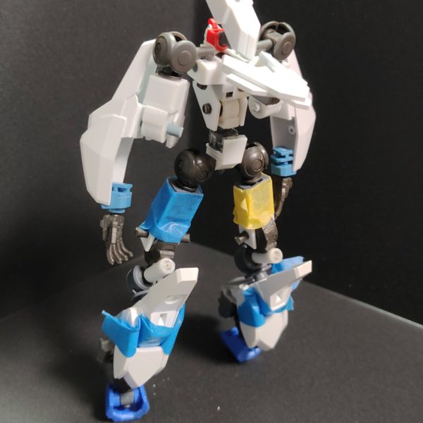 改造の大変な胴体を飛ばして腕周りの改造。上腕をプラ角材で作るためにカット治具をYouTubeを参考に作成しました。次はバックパックをやりたいけど、胴体と同時進行になるからまた投稿期間開くかも。（4枚目）