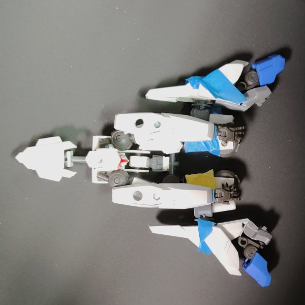 改造の大変な胴体を飛ばして腕周りの改造。上腕をプラ角材で作るためにカット治具をYouTubeを参考に作成しました。次はバックパックをやりたいけど、胴体と同時進行になるからまた投稿期間開くかも。（5枚目）