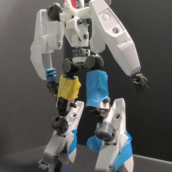 改造の大変な胴体を飛ばして腕周りの改造。上腕をプラ角材で作るためにカット治具をYouTubeを参考に作成しました。次はバックパックをやりたいけど、胴体と同時進行になるからまた投稿期間開くかも。（3枚目）