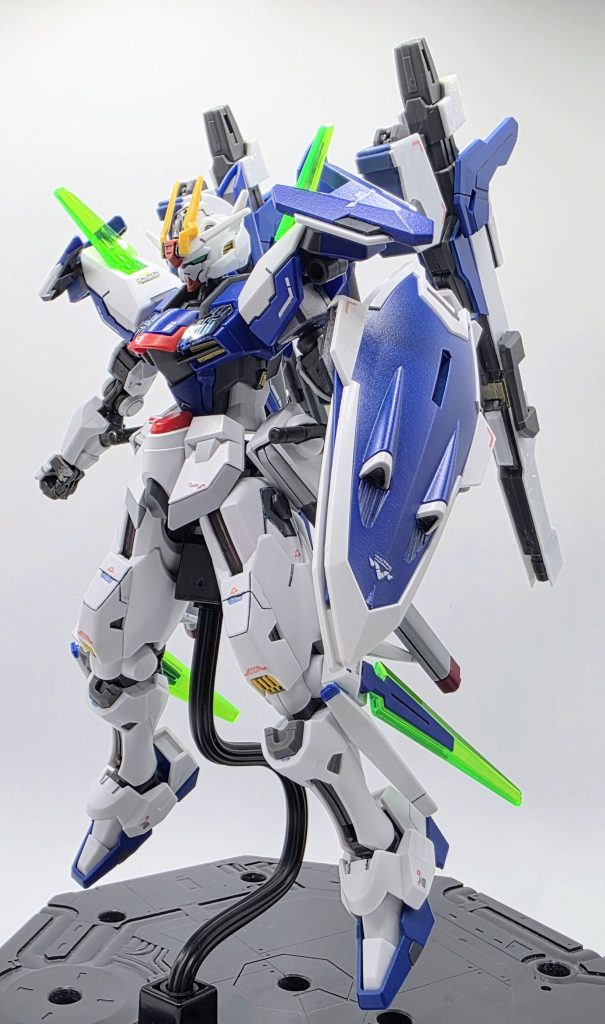 spec.Ⅱ〔ガンビットモード〕機体自体が無人機になっていてガンビットとして遠隔操作可能。パイロットの乗るMAと合体する事でspec.Ⅲになり本来の性能を引き出します。
