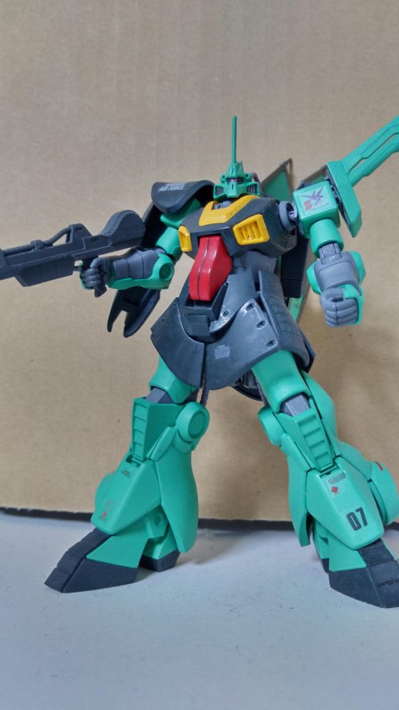 放送時最大の謎は、何故アムロ専用機？だったのか？ガンダムとはあまりにかけ離れた機体だっただけに、仲間内では賛否両論でした。(兜甲児がマジンガーZではなく、TFOに乗ってた！みたいな)現在ではあまり論戦にならない話題ですね。