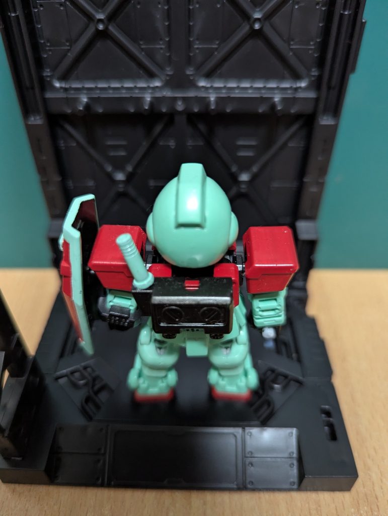 Gアーマーのなかの人とプロトタイプガンダムのバックパックにモビリティジョイント6のG3ガンダムと同じ場所に穴が空いてます