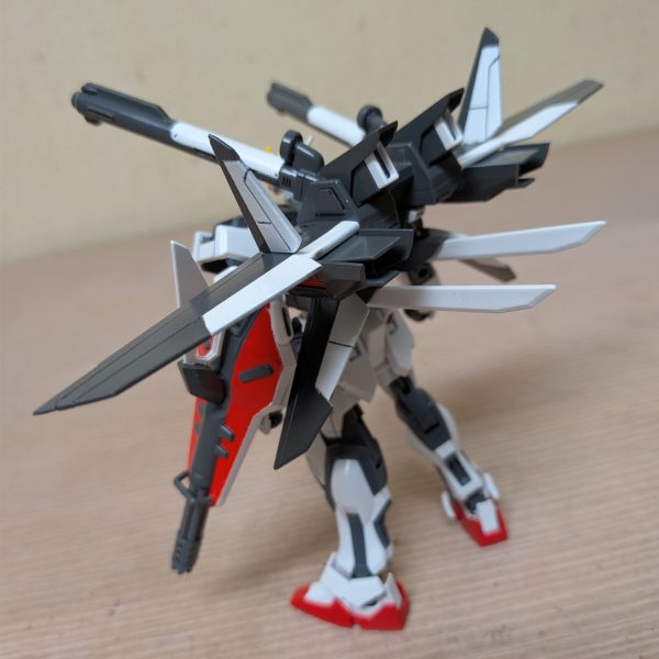 9割方、出来上がりました。シールドの接続がHGCEと合わないので変更。マステの塗り分けは粗いにせよ何とかなりました。後はつや消しトップコートしたら終わり！（3枚目）