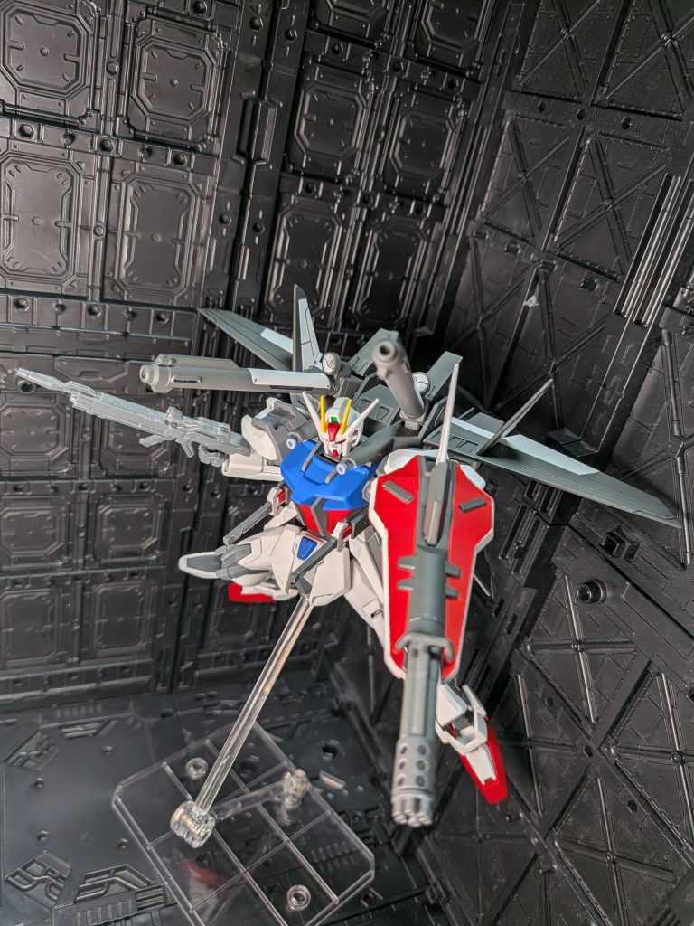 コンバインドシールド?は白→シャインレッド→エンジングレーの順でマステ塗り分け。自分なりに満足してます。