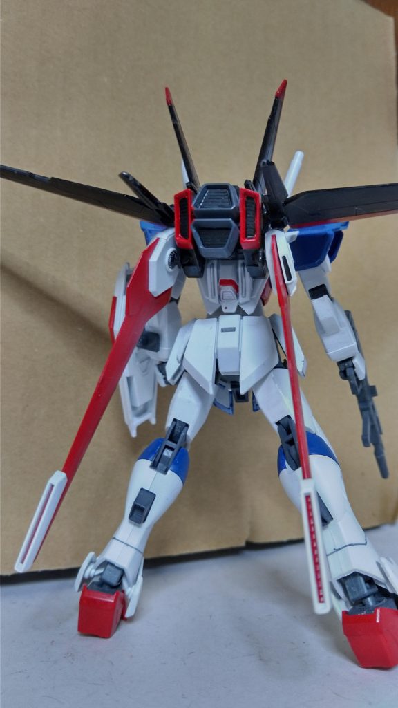 背面パックも可動部も増え、ポージングの幅も広がり、劇中の派手なアクションも再現可能かと。無改造、筆塗り全塗装。カラーごとにパーツがキチンと分かれているので、塗りやすいキットでした。