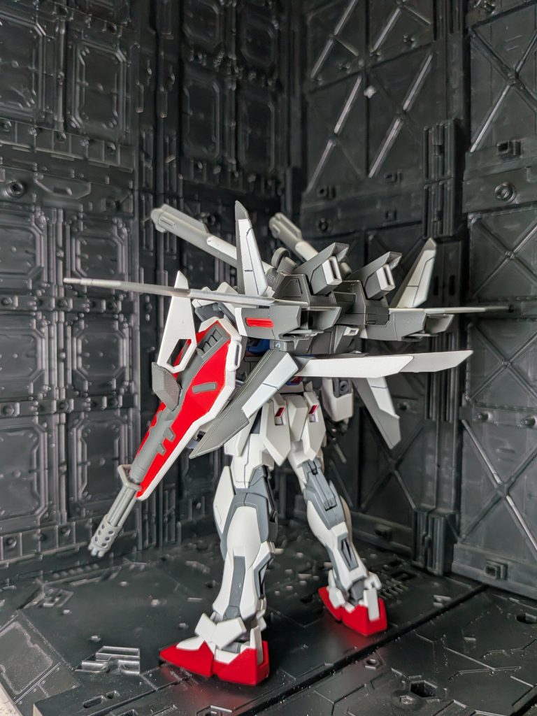 グレーと白の翼が、素敵です。