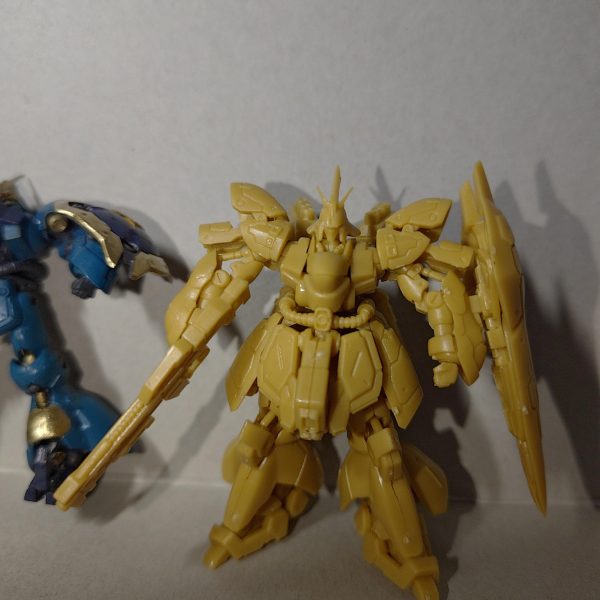 アーティファクトのサザビーとヤクト・ドーガギュネイ機を作成中です。色々構想があるので楽しみながら作ってます（笑）リ・ガズィも待機中です。（2枚目）