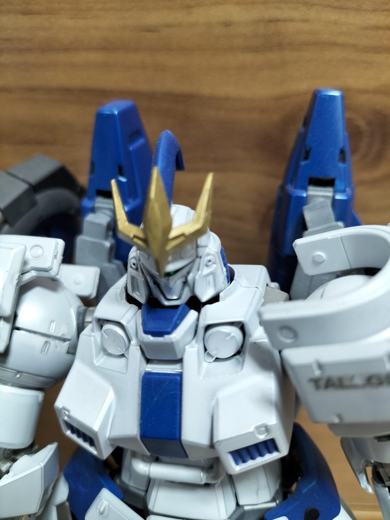 ガンダムマーカゴールドで塗装しました