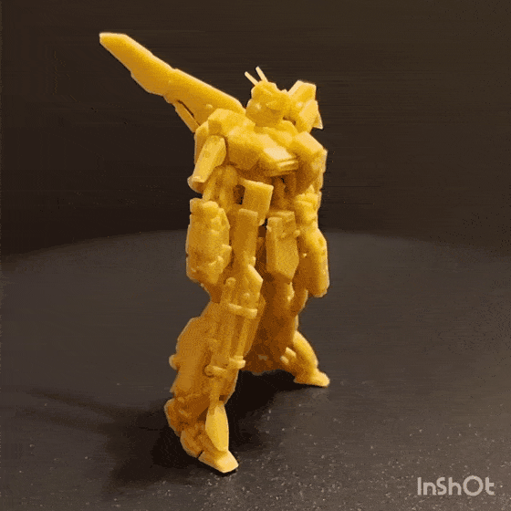 #028リ・ガズィ差し替え変形はすごいですね。そのためにパーツが小さくもろく、足首が折れかけました。怖くて変形などさせられなさそう。ネオジムに換装すれば差し替え変形しやすくなるかな?造形は秀逸です。