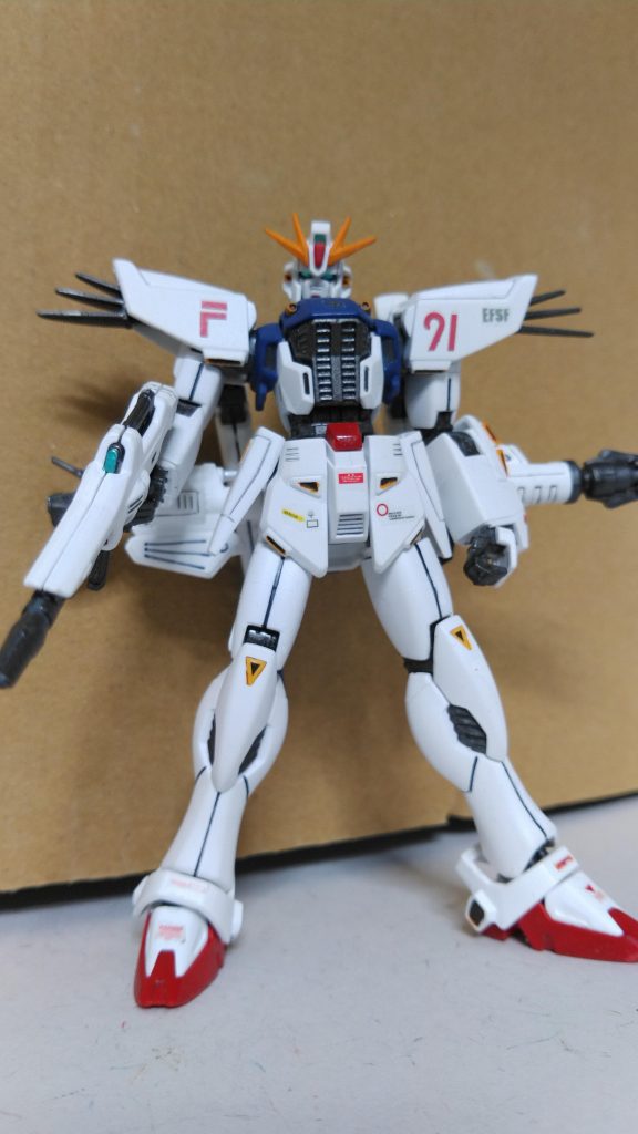 素組み、筆塗り塗装ですがとにかく小さい！劇場公開時には旧キットを買いまくりましたが、やはり適正スケールは100/1なのかなと感じます。技術進化で小型化したモビルスーツの方が強い！的演出は、ウルトラマンAの超獣みたいでインパクトありました。(⁠・⁠∀⁠・⁠)&nbsp;