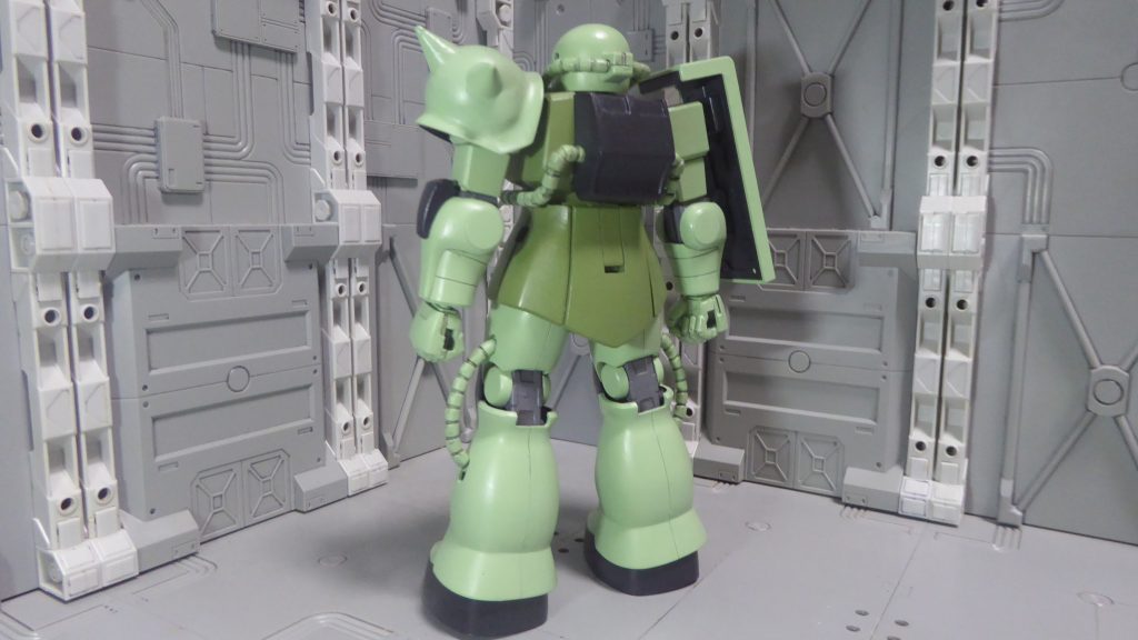 後ろ普段は成形色のままで済ませる関節部も、今回は塗っています。