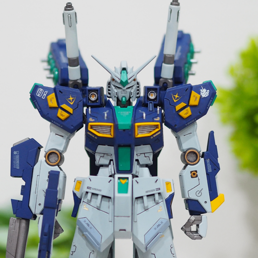 正面から。ベースはEGニューガンダムで、ファンネルのパーツセットと合わせたら量産型っぽくなるかなぁとの思いで、色々いじった結果なりました。