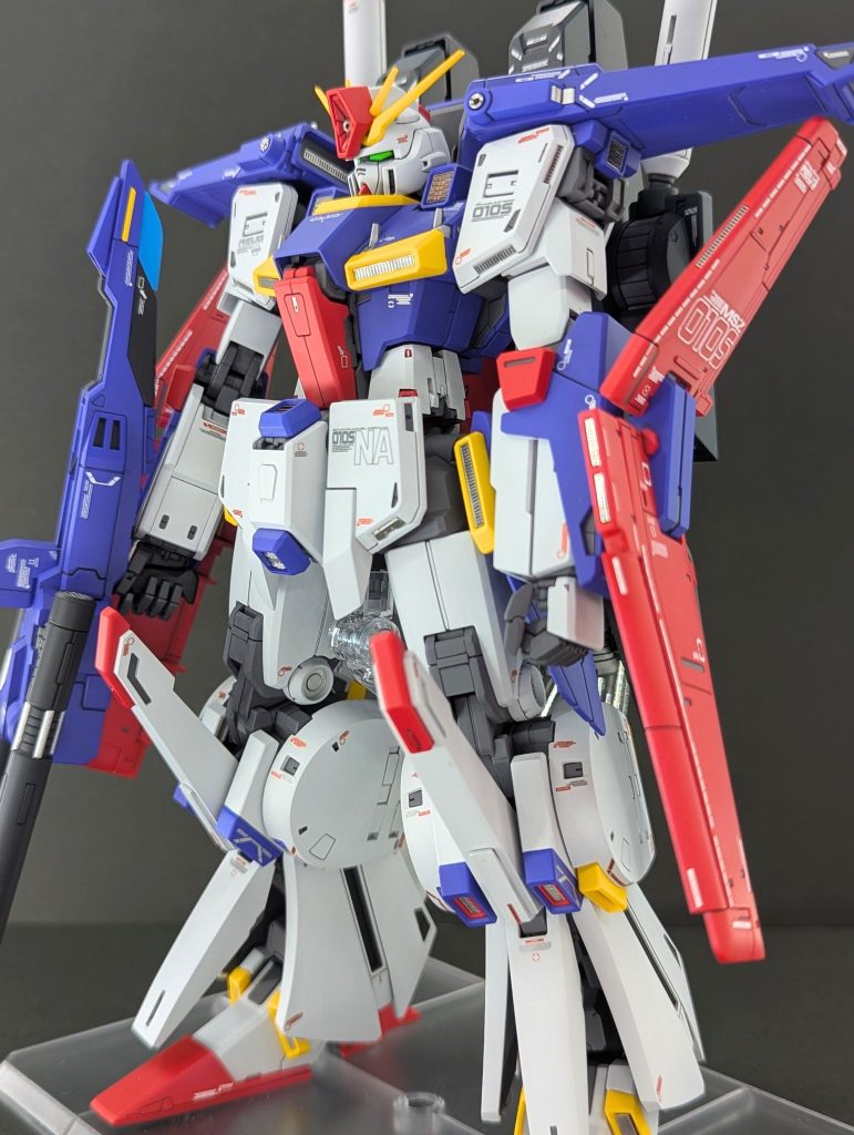 全体的に各ダクト部やモールド部に合わせてメタルパーツやエッチングパーツを取り付けています。デカールは全て水転写デカールで、キットに通常付属されているものに加えて、キャンペーンで付属していたメタリックタイプの物も使用しています。