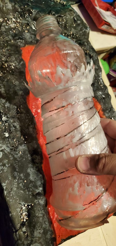 ビームエフェクトはコーヒーショップのカップとペットボトルを接着し、回りに木工ボンドを塗り、最後は蛍光レッドとピンクを塗りました。