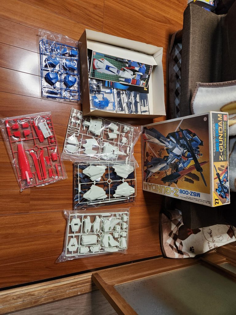 箱から出した状態です。PGとは部品数が全然違います。