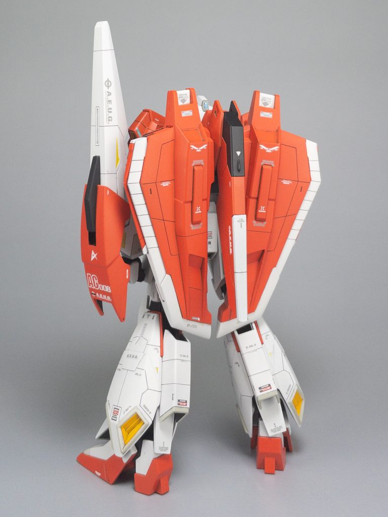 スジボリの追加、アンテナシャープ化のみでプロポーションの改造はしていません。