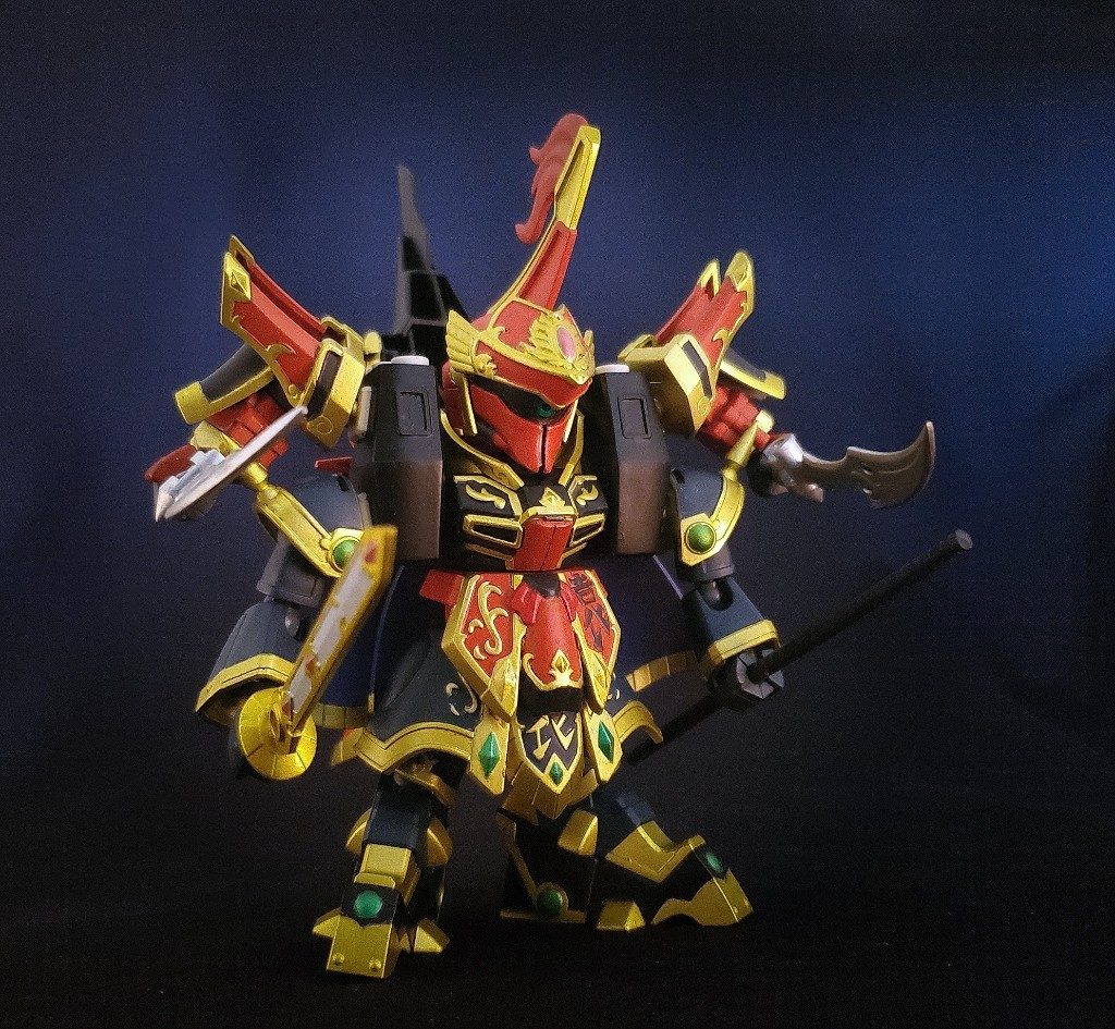 バラして組み換えることで龍飛形態を再現できます。この合体を考えた方は昔SDガンダムに関わってたんでしょうか。懐かしいです。