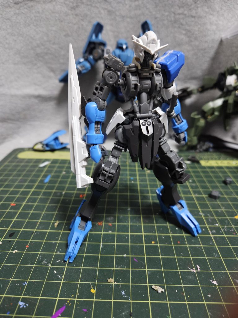 メイン武装の剣はジャンクパーツから発見。よきサイズだった